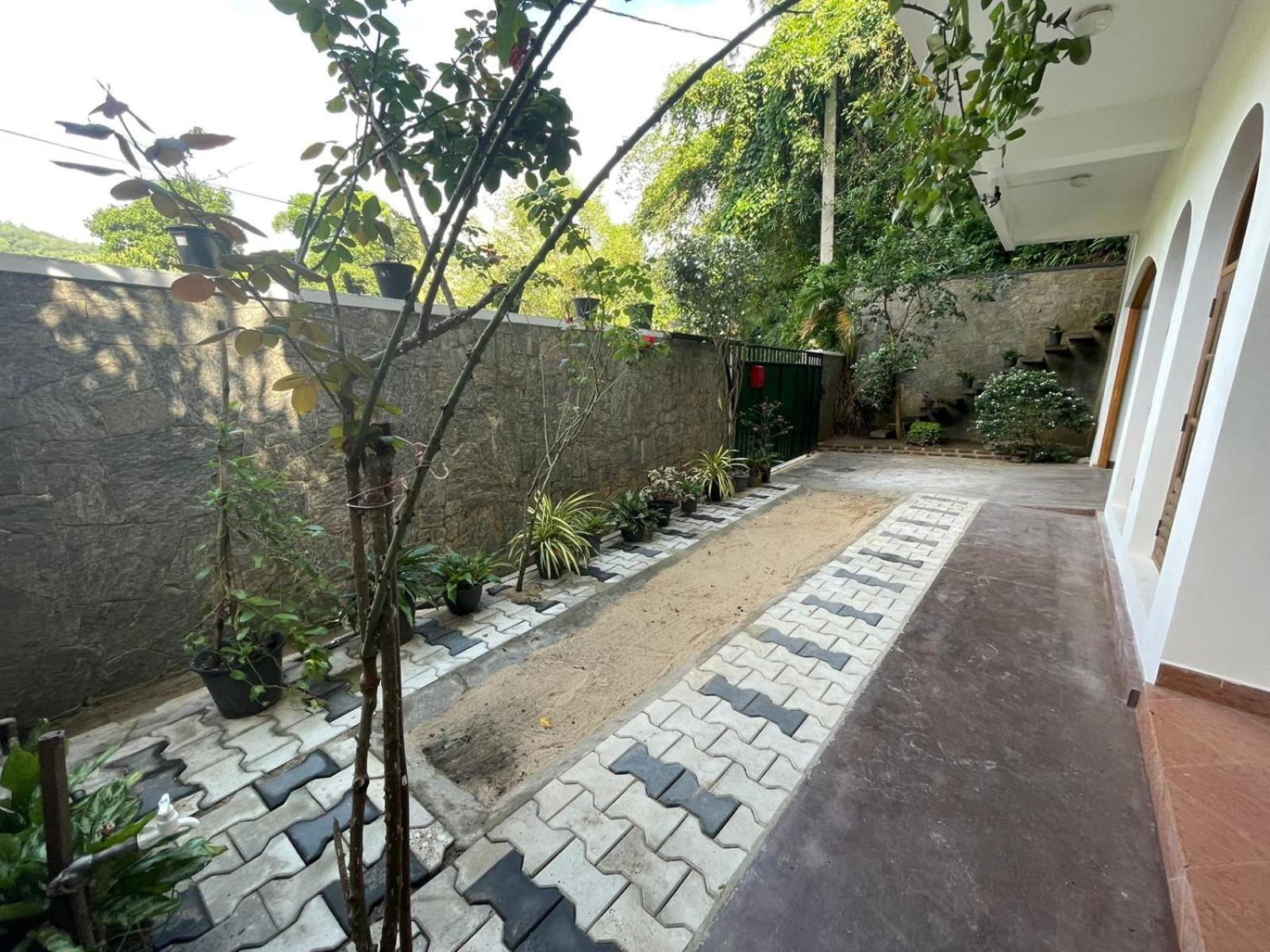 Villa Nine Канди Екстериор снимка