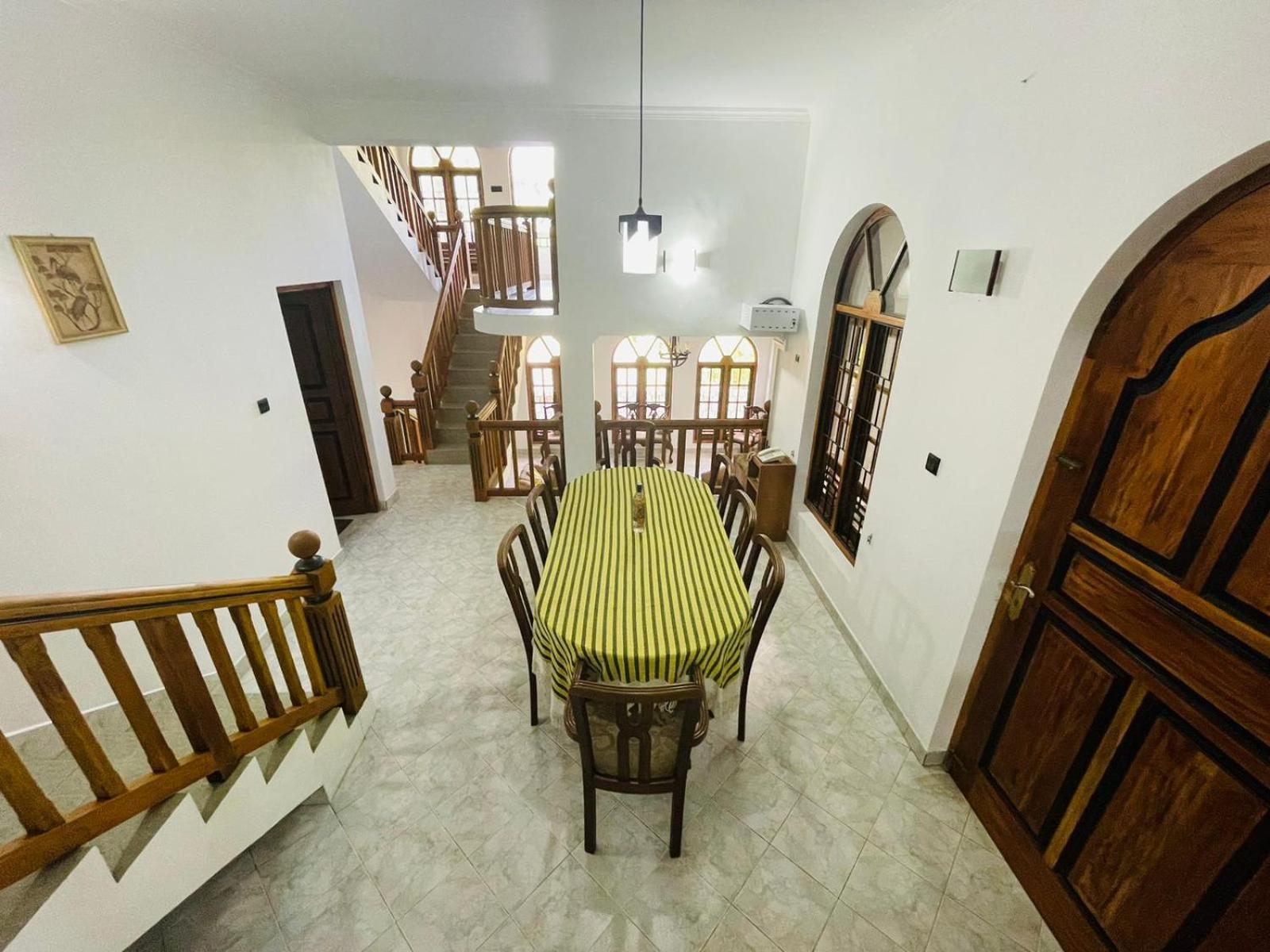 Villa Nine Канди Екстериор снимка